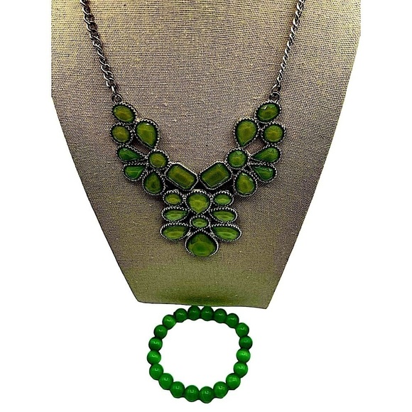 Green Faux Gemstone Statement Necklace & Matching Beaded Bracelet - Picture 6 of 7